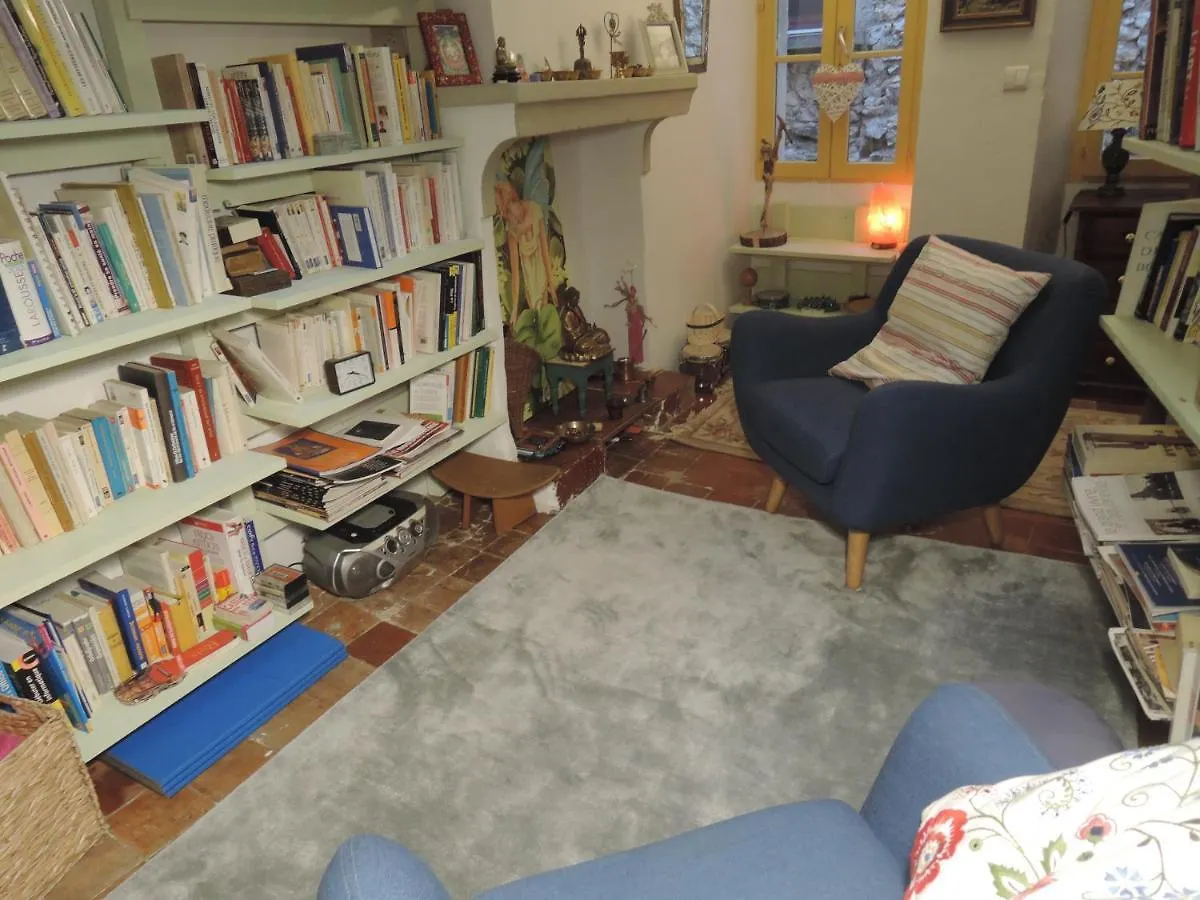 La Maison Bleue Sault-de-Vaucluse Bed & Breakfast